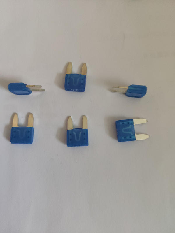 12150031  MINIFUSE 15A